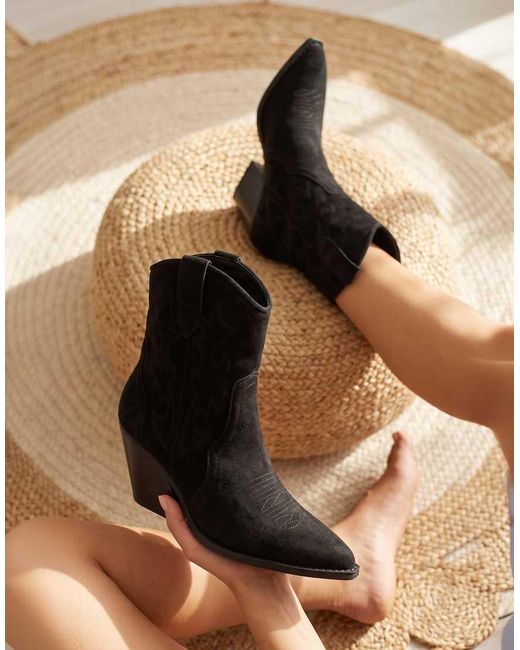 SEQWL Black Western Embroidered Calf Boots With Curved Block Heel