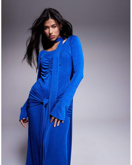 Robe longue froncée avec liens à la taille et à l'encolure - cobalt DASKA en coloris Blue