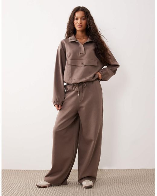 ASOS Brown – weite jogginghose aus interlock