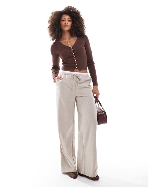 Top manches longues en maille côtelée à col en v et boutons en perle fantaisie - chocolat Miss Selfridge en coloris Brown