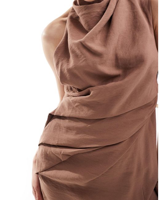 Robe longue drapée asymétrique à col montant et cuisse fendue - marron ASOS en coloris Multicolor
