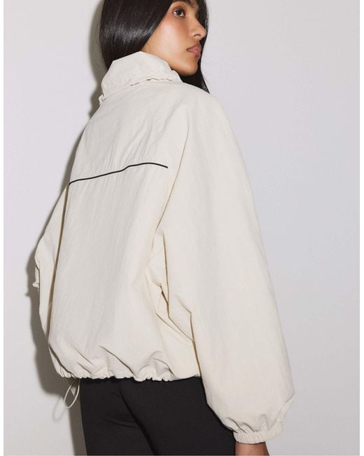 Veste coupe-vent technique e Stradivarius en coloris Blue