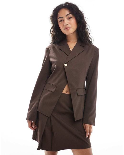 Pieces Elegante Asymmetrische Blazer Met Gehamerde Knoop in het Brown