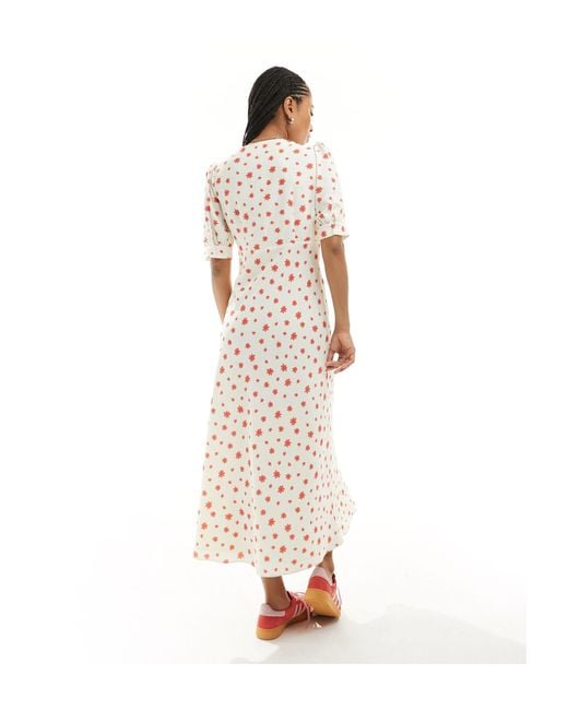 Glamorous White – midi-freizeitkleid mit v-ausschnitt und rotem gänseblümchen
