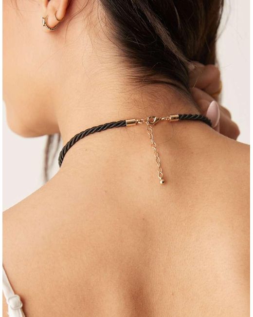 Collana Con Cordino E Ciondolo A Stella Marina Dorato di ASOS in Brown
