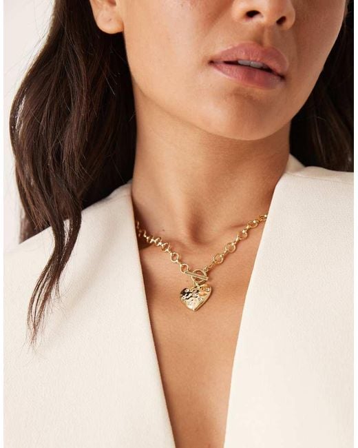 Collar De Cadena Con Colgante De Corazón Y Barra En Forma De "T" De ASOS de color Natural