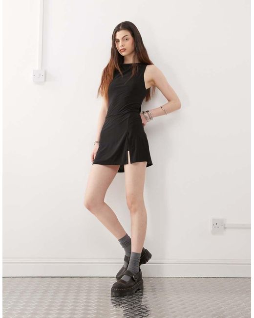 Vestido Corto Ceñido Con Falda Pantalón Y Lazada En La Espalda De Reclaimed (vintage) de color Black