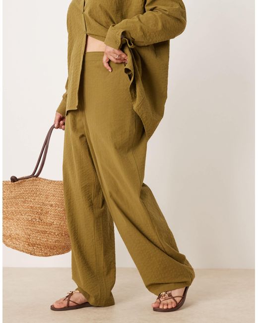 Curve - pantalon décontracté à enfiler d'ensemble en crépon - olive ASOS en coloris Green