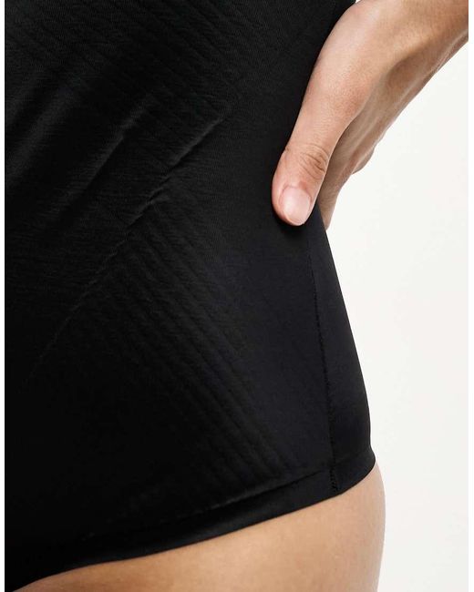 Body De Tirantes Con Diseño Moldeador Thinstincts 2.0 De Spanx de color Black