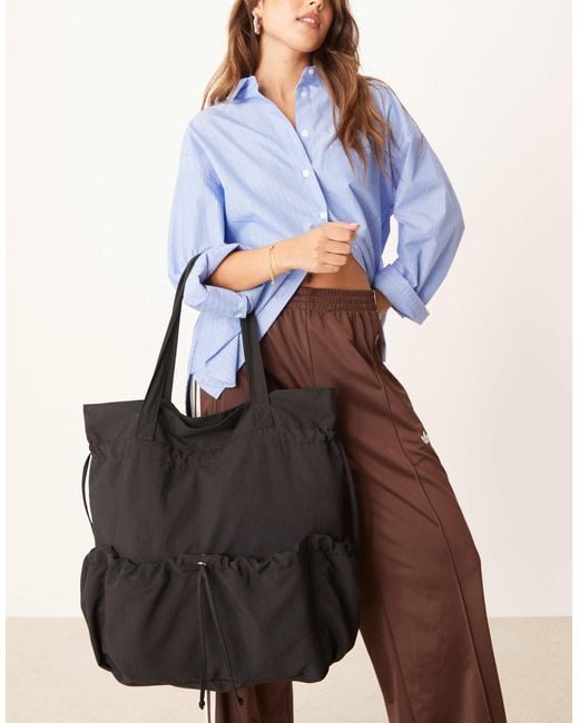 ASOS Black – geraffte tragetasche aus nylon