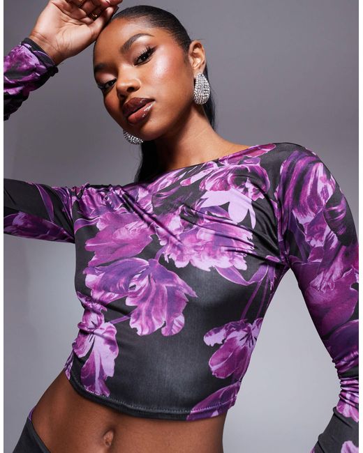 Kaiia Purple – exklusives, langärmliges, figurbetontes oberteil mit tiefem rückenausschnitt und lila muster, kombiteil