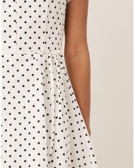 Vestito Corto A Portafoglio Con Allacciatura A Pois di Glamorous in White