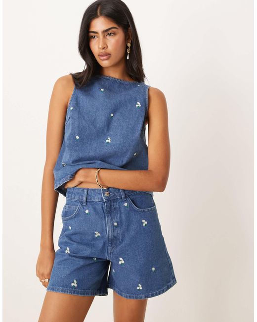 Short d'ensemble coupe dad avec petites fleurs brodées ASOS en coloris Blue