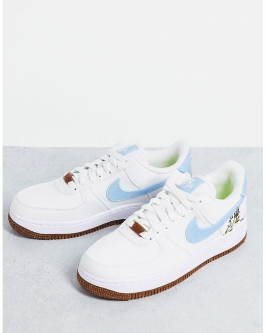 Fila blanche avec des cheap fleurs