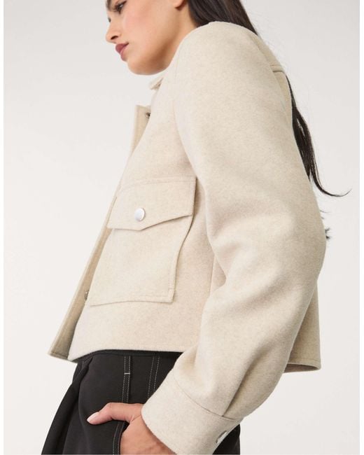 Stradivarius White – kurze, weiche jacke