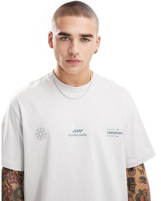 T-shirt squadrata grigia stampata di Bershka in White da Uomo