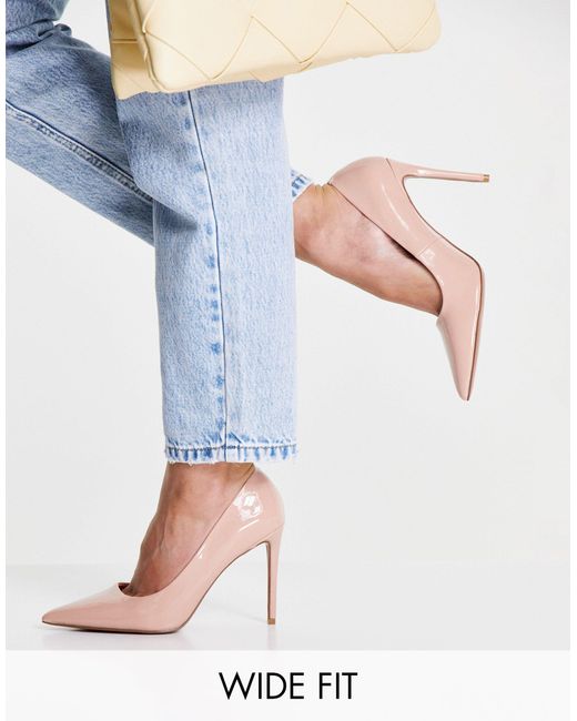 ASOS Brede Pasvorm - Penza - Puntige Pumps Met Hoge Hak in het Naturel -  Lyst