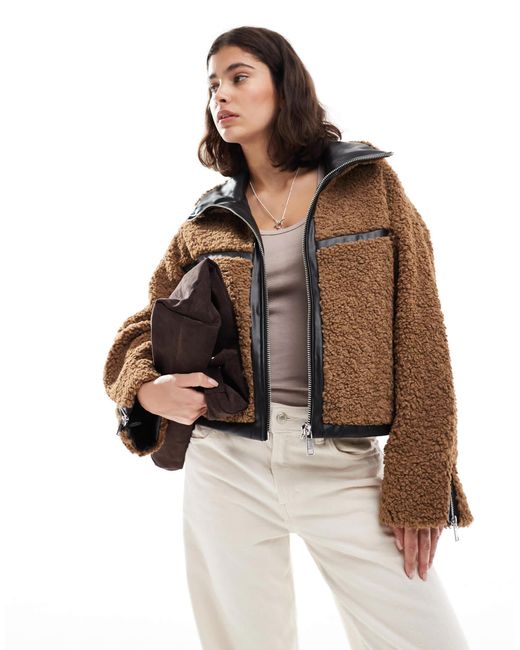 Veste courte en peluche épaisse - marron ONLY en coloris Brown