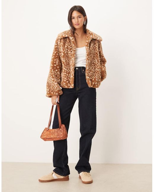 Chaqueta Con Estampado De Cervatillo Y Solapas Extragrandes De Piel Sintética De Threadbare de color Blue