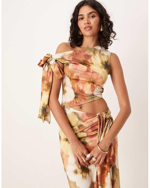 Vestito Midi Con Spalla Scesa, Allacciatura E Stampa A Fiori di ASOS in Natural