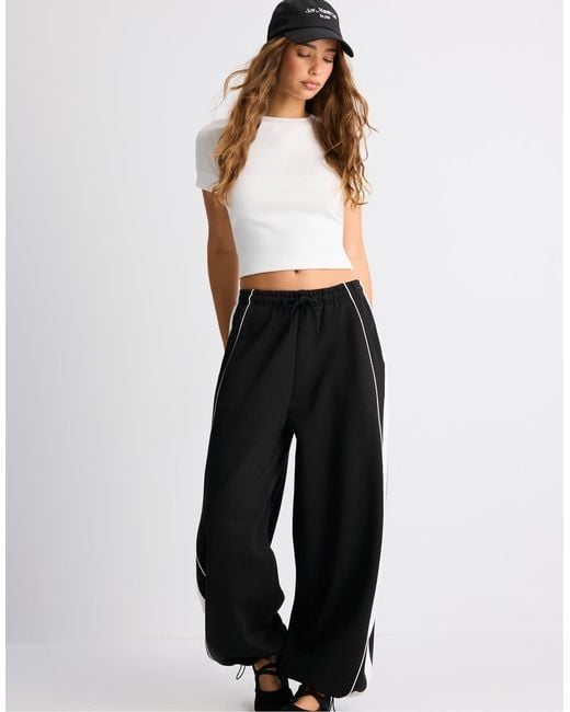 Joggers di Stradivarius in Black