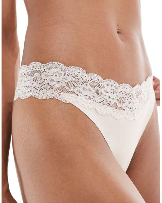 Tanga Beis Con Ribete De Encaje De -Neutro ONLY de color White