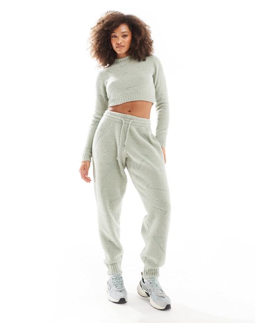 Phoenix - crop top bouclé à manches longues avec petits logo virgule - clair Nike en coloris Gray