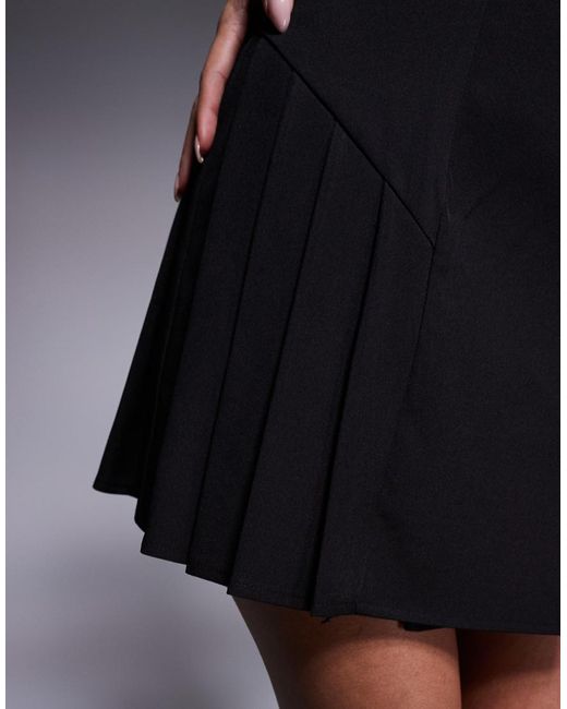 Vestido De Sastre Corto Sin Mangas Con Botones Delanteros Y Bajo Plisado Exclusivo De Kaiia de color Black