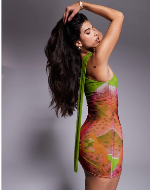 Kaiia Green – exklusives, doppellagiges mini-kleid aus geschmeidigem netzstoff mit one-shoulder-schnitt, schal-detail und blumenmuster