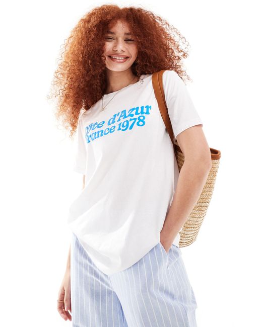 T-shirt regular fit bianca con stampa "côte d'azur" di ASOS in Blue