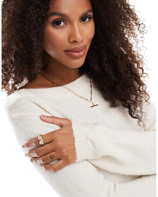 Robe courte en maille douce à épaules dénudées - sable Pull&Bear en coloris White