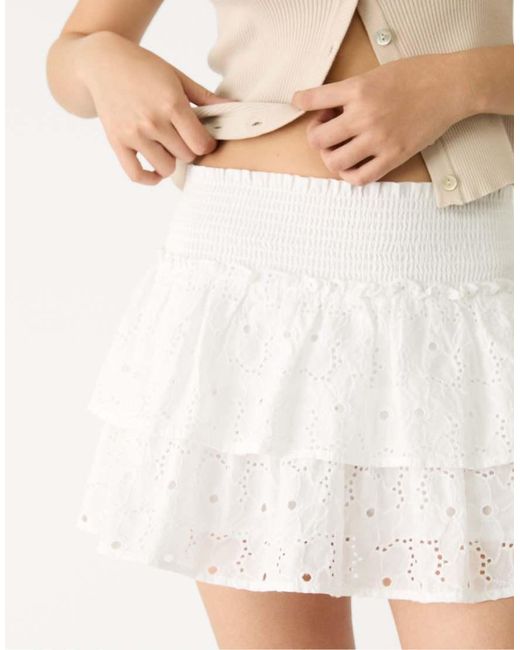 Stradivarius Skort Met Borduursels in het White