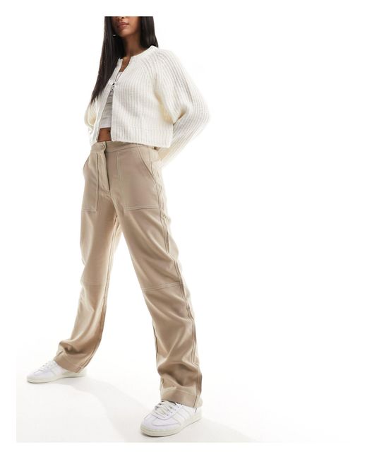 Pantalones chinos con pespuntes en contraste Vero Moda de color White