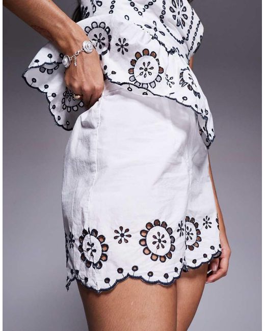 River Island Short Met Broderie En Bloemenprint in het Blue