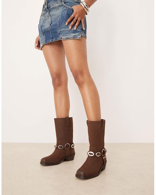 ASOS Natural – chase – kniehohe boho-stiefel aus schokoem nubukleder mit metallriemen