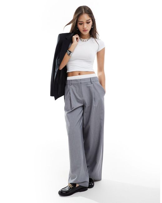 Pantalon ajusté coupe droite avec détail style caleçon Pimkie en coloris Gray