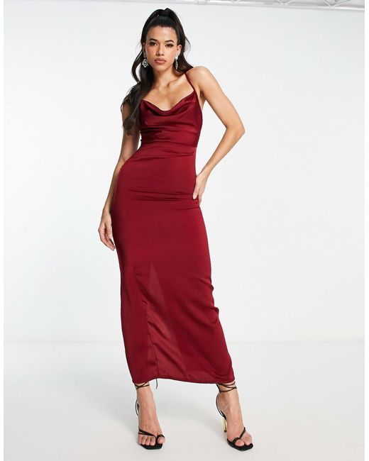 Robe longue à col bénitier en satin - bordeaux Naanaa en coloris Red