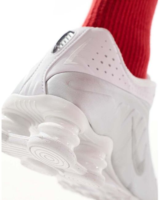 Shox R4 di Nike in White da Uomo