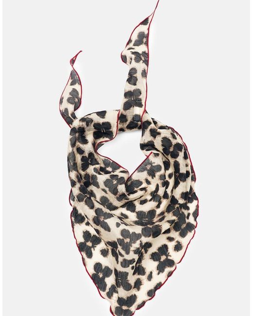 Sciarpa Con Stampa Animalier di Pull&Bear in White
