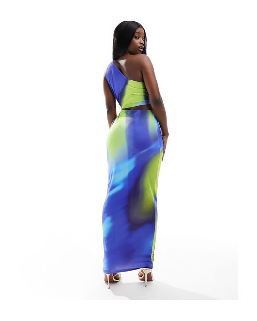 Simmi - robe asymétrique longue à imprimé marbré et détail noué avec découpe SIMMI en coloris Blue