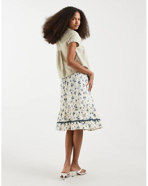 Motel White Ilaria Ditsy Rose Leaf Skirt
