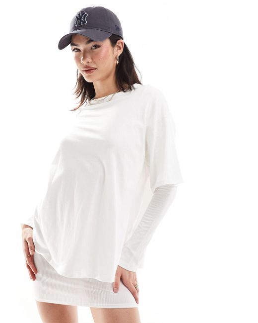 Robe t-shirt courte côtelée à manches longues et col montant avec superposition - taupe ASOS en coloris White