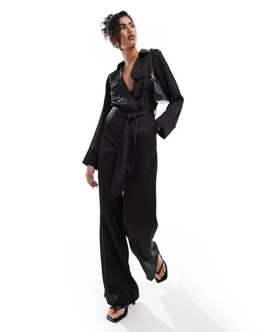 Pretty Lavish Utility Jumpsuit Van Satijn Met Gestrikte Taille in het Black