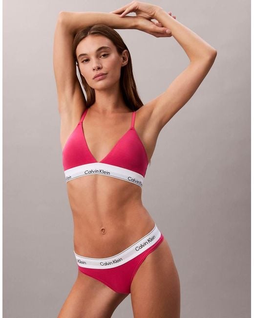 Tanga Vibrante Icon Cotton Modal De Calvin Klein de color Red