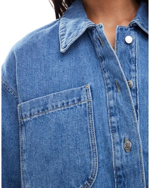 Chemise en jean coupe carrée courte - moyen délavé ONLY en coloris Blue