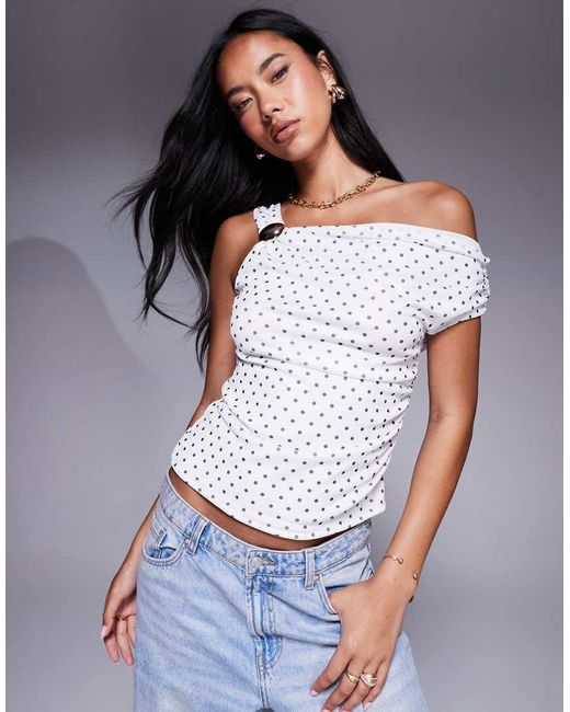 Top Con Tirantes Asimétricos Y Estampado De Lunares De Malla De River Island de color White
