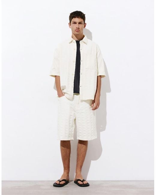 Pantaloncini Bermuda di Pull&Bear in White da Uomo