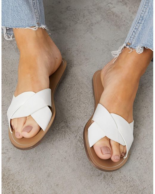 Sandales tressées style claquettes - Blanc Bershka en coloris White