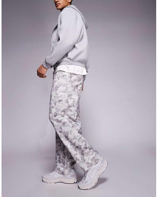 Vaqueros Grises De Corte Recto Suelto Con Estampado De Camuflaje De ASOS de hombre de color Gray