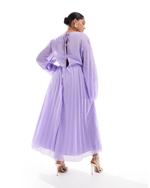 Asos design curve - robe plissée mi-longue en mousseline à chevrons avec manches évasées et liens noués au dos - lilas ASOS en coloris Purple
